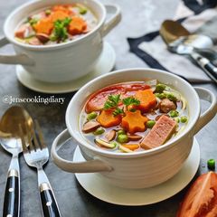 A picture of Sausage Spaghetti Soup.