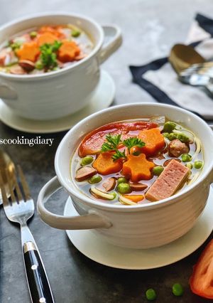 A picture of Sausage Spaghetti Soup.