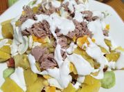 Una foto de ensalada de peras
