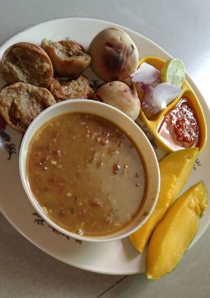राजस्थानी दाल बाटी (rajasthani dal bati recipe in Hindi) रेसिपी मुख्य फोटो