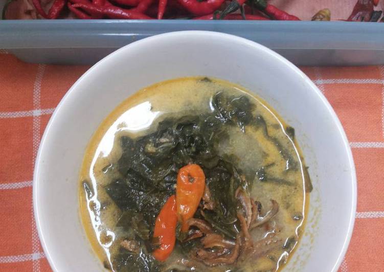 Langkah Membuat Gulai Daun Singkong (Tips memilih dan merebus daun singkong), Menggugah Selera