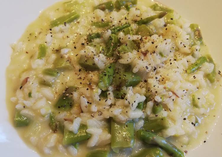 Recetta di Premiato Risotto agli asparagi e tocchetti di grana padano
