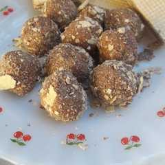 A picture of Trufas de galletitas y dulce de leche.