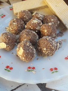 Una foto de Trufas de galletitas y dulce de leche