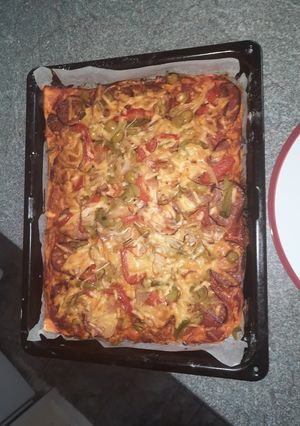 O poză a rețetei Pizza cu blat făcut în casă.