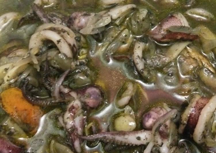 Proses meracik Cumi bumbu hitam yang sempurna