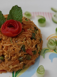 તવા પુલાવ (Tava Pulao Recipe In Gujarati) રેસીપી મુખ્ય ફોટો