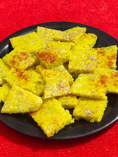 લીલા લસણ ના ઢોકળા (Lila Lasan Dhokla Recipe In Gujarati) રેસીપી મુખ્ય ફોટો