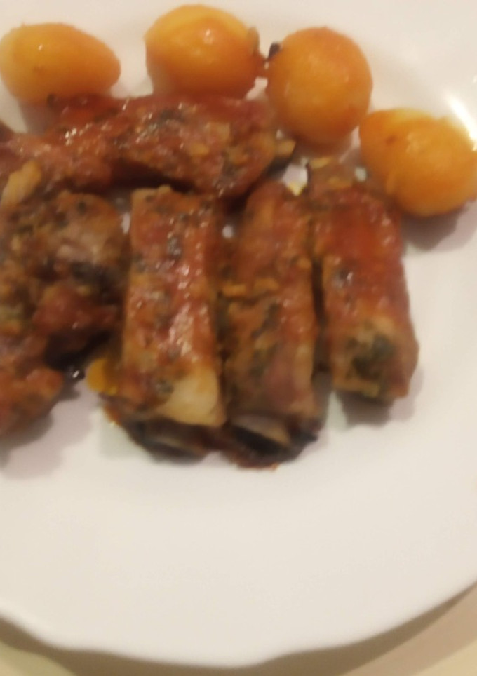 Una foto de Costillar o costillas al horno con salsa barbacoa casera