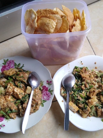Cara Gampang Membuat Resep Rujak petis madura yang Lezat Anti Ribet, Lezat