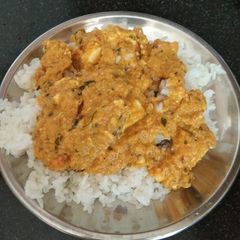 A picture of Shahi paneer with rice.
