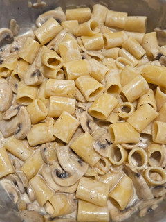 Una foto de Pasta con champiñones y nata