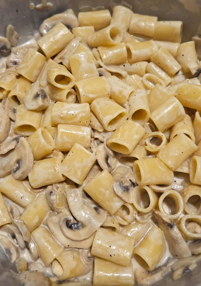 Una foto de Pasta con champiñones y nata