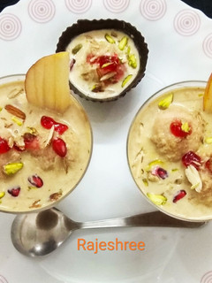 A picture of Fruits Balls In Coco Custard.