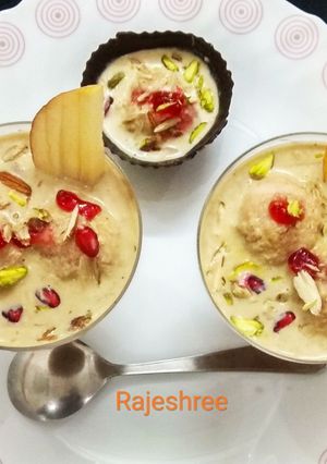 A picture of Fruits Balls In Coco Custard.