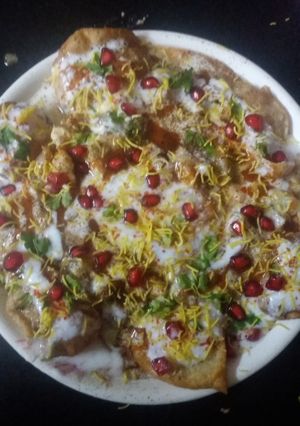 A picture of Papdi Chaat.