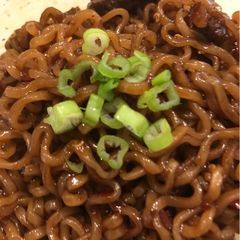 A picture of Quick Spicy Ramen w/ Leftover Steak.