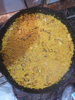 Una foto de Paella de marisco