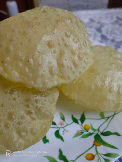 ময়দার লুচি (Moidar Luchi recipe in Bengali) রেসিপির প্রধান ছবি