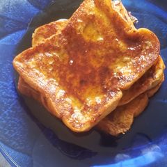A picture of French vanilla French toast.