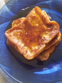 A picture of French vanilla French toast.