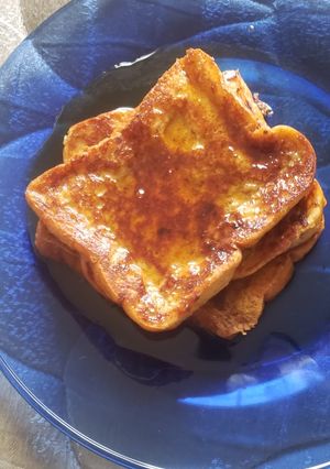 A picture of French vanilla French toast.