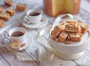 Foto di Cantucci con Pandoro, Panettone o Colomba