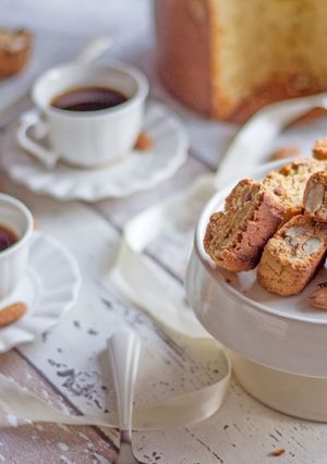 Foto di Cantucci con Pandoro, Panettone o Colomba