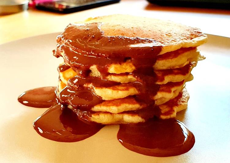 20.Pancake chocolate sauce