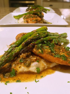 A picture of Chicken piccata.