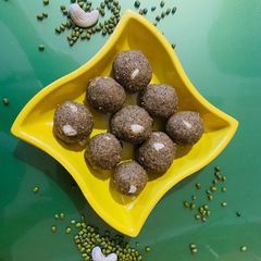 A picture of Green Gram Laddo.