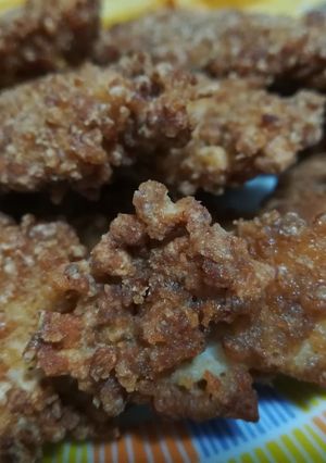 Foto di Straccetti di pollo con panatura di fiocchi d'avena integrali.