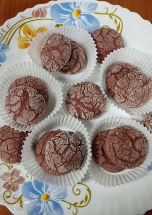 A picture of Red velvet crinkle cookies 🫓☃️.