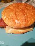 Hamburguesa doble con jamón serrano, queso y beicon