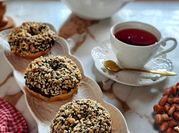 Gambar donat topping kacang