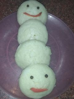 रवा इडली (rava idli recipe in Hindi) रेसिपी मुख्य फोटो