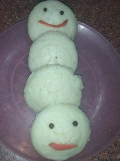 रवा इडली (rava idli recipe in Hindi) रेसिपी मुख्य फोटो