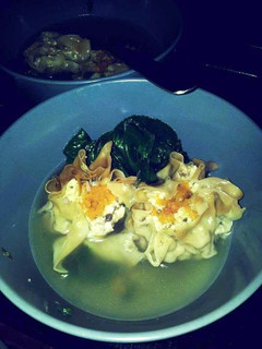 A picture of chicken-tofu dumpling.