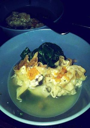 A picture of chicken-tofu dumpling.