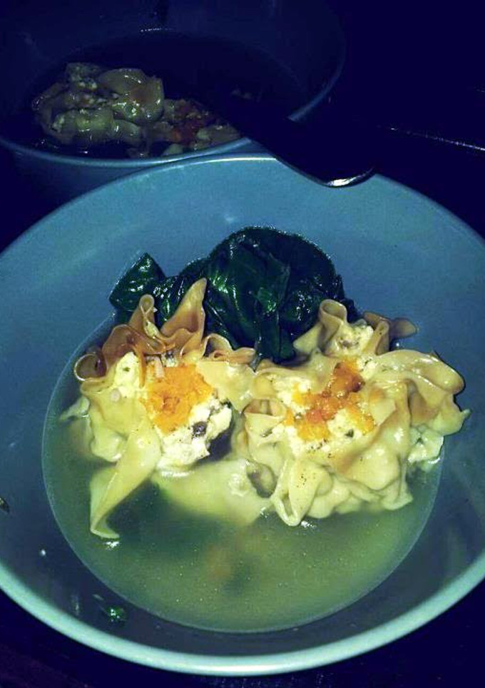 A picture of chicken-tofu dumpling.