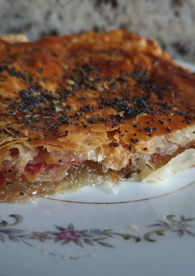 Una foto de Empanada de cabello de ángel y jamón serrano