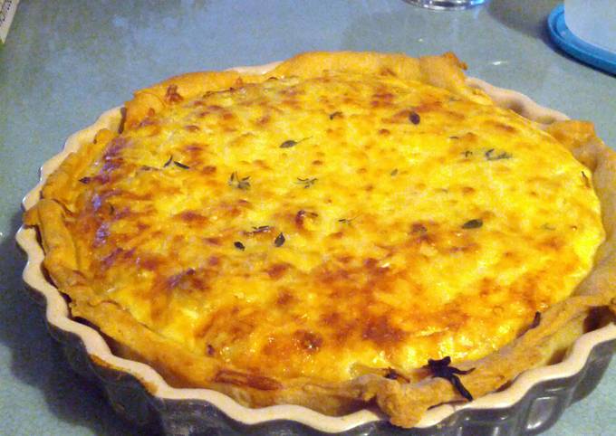 How to Prepare Speedy Cheese and caramelised onion tart