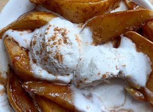 Foto de Pera caramelizada com gelado