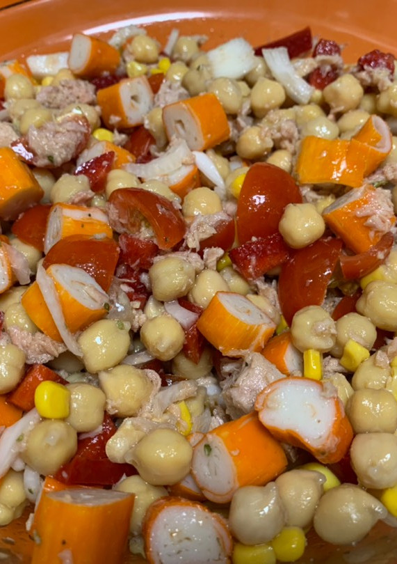 Una foto de Ensalada de garbanzos veraniega