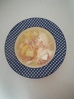 Una foto de Sopa de fideos con huevos escalfados