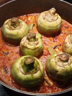 Una foto de Alcachofas con virutas de jamón y champiñón