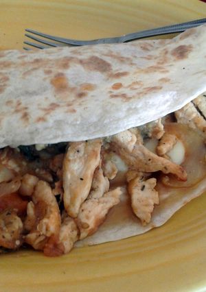 A picture of Mojo's pollo&peppers Quesadilla.