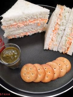 वेज क्रीम चीज़ क्लब सैंडविच (veg club sandwich recipe in Hindi) रेसिपी मुख्य फोटो