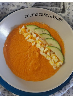Una foto de Sopa fría de salmorejo sin pan