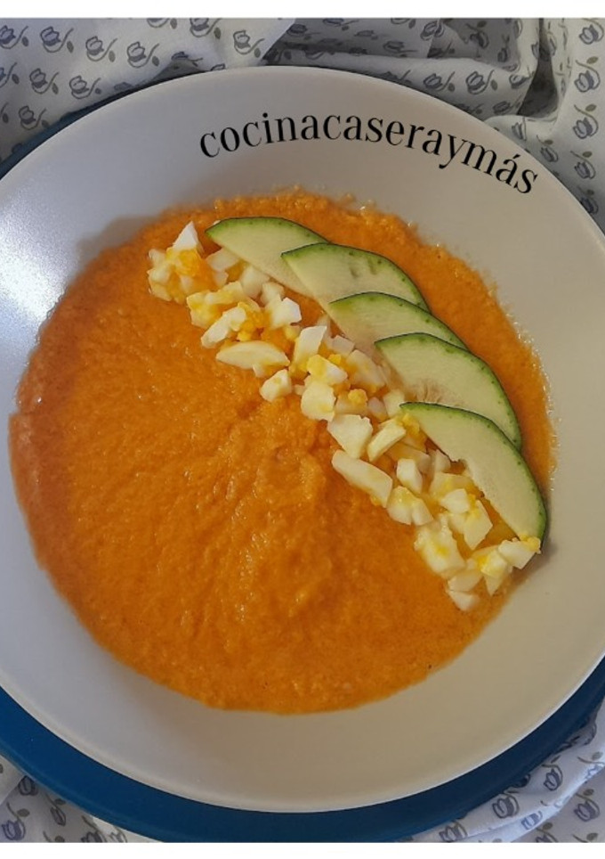 Una foto de Sopa fría de salmorejo sin pan